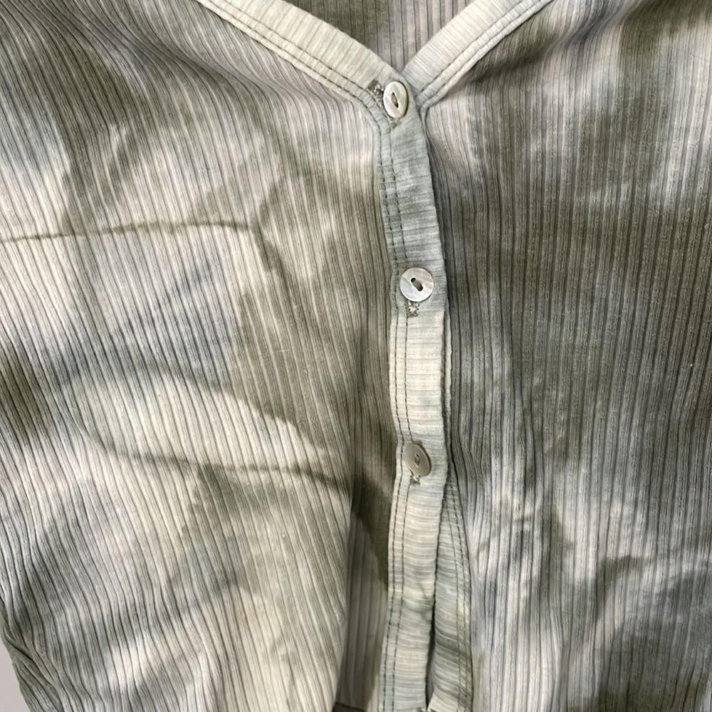 Button-front Top - Picture 2 of 4